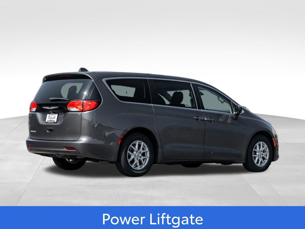 Used 2023 Chrysler Voyager LX FWD image 7