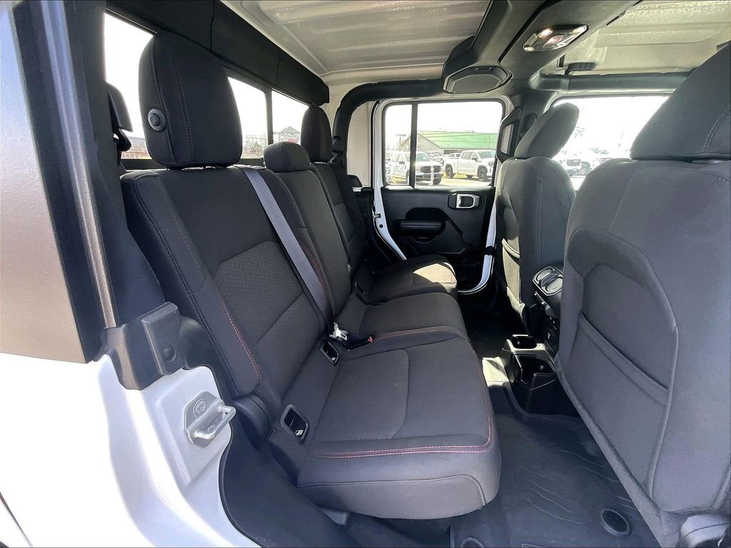 Used 2023 Jeep Gladiator Rubicon w/ Cold Weather Group image 16