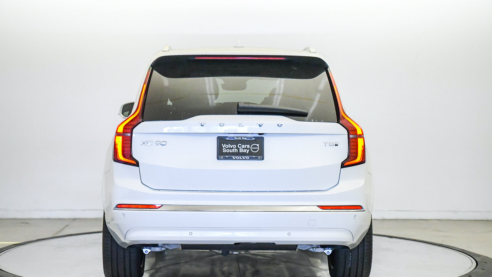 New 2026 Volvo XC90 T8 Plus w/ Protection Package AWD/4WD image 3