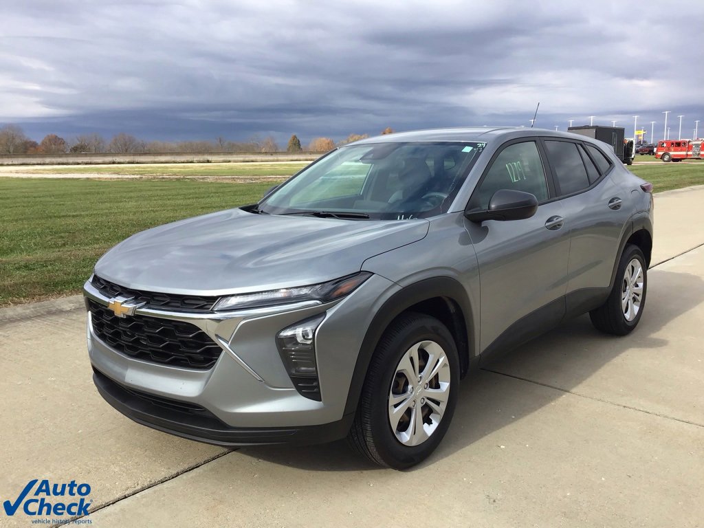 Used 2024 Chevrolet Trax LS w/ Driver Confidence Package image 8