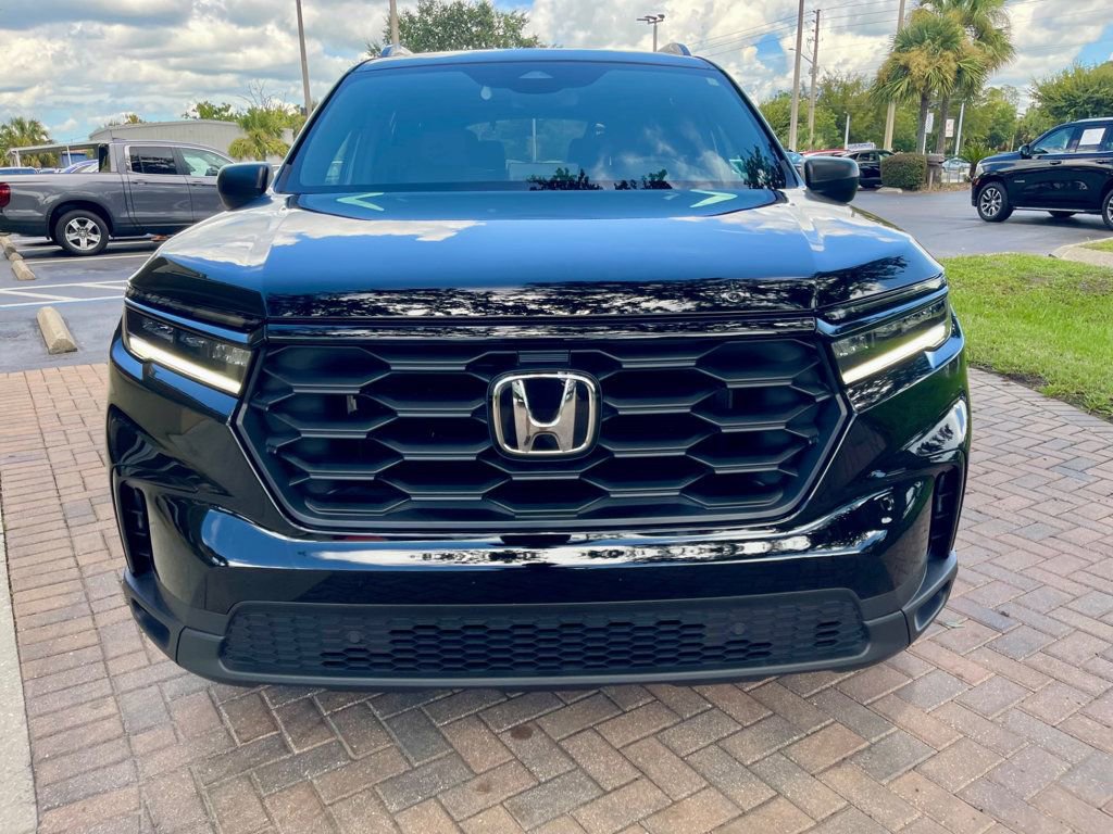 Used 2025 Honda Pilot Sport image 9