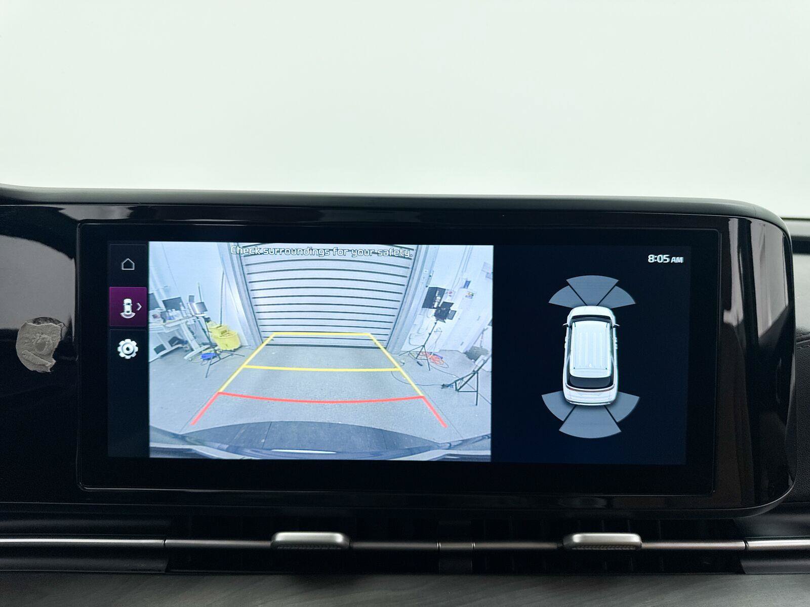 Used 2023 Kia Carnival EX FWD image 11