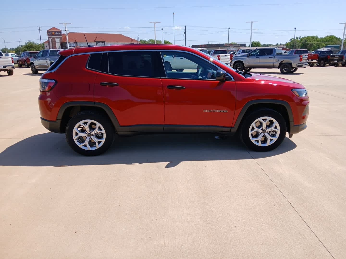 Used 2025 Jeep Compass Sport AWD/4WD image 7