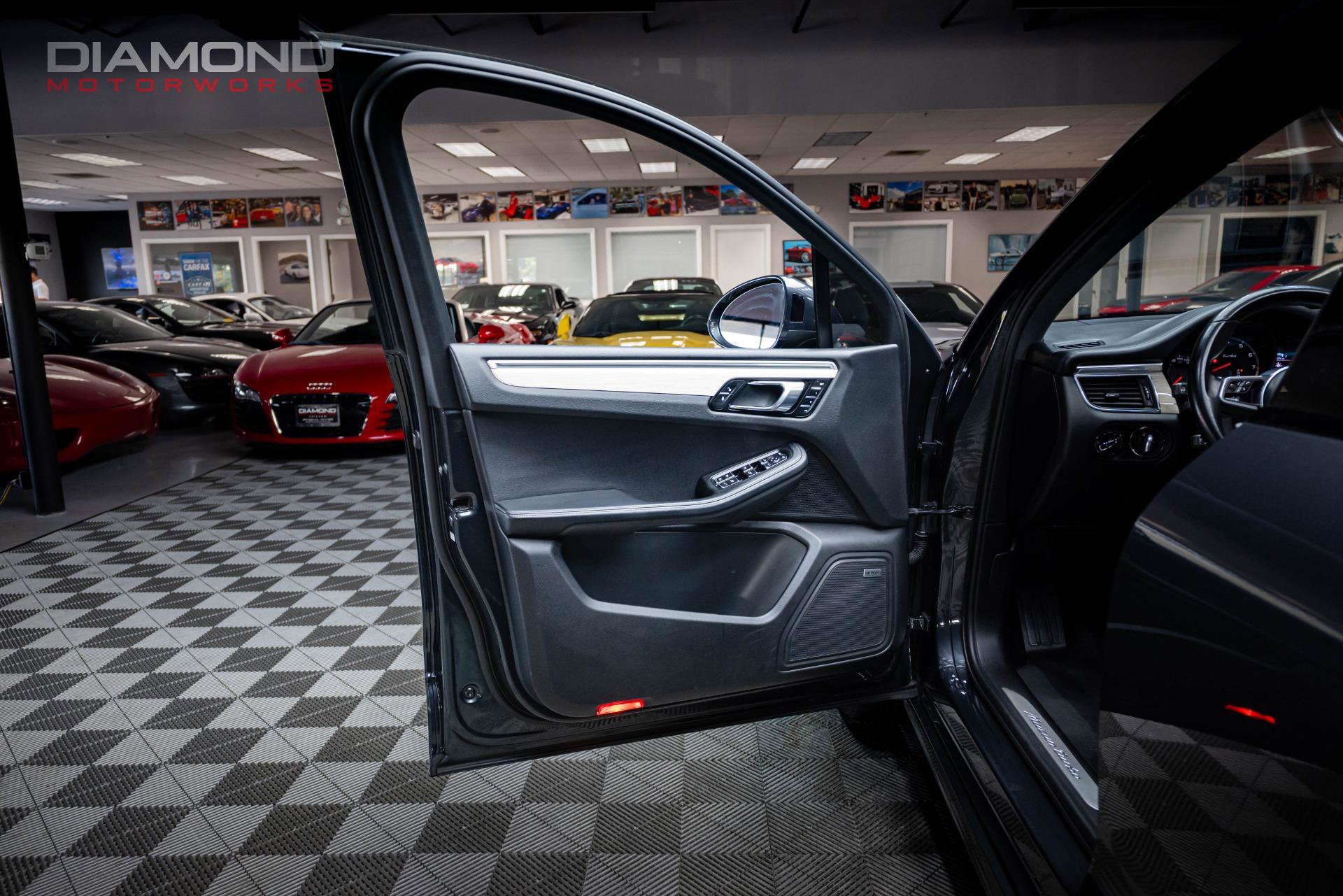 Used 2018 Porsche Macan Turbo image 14