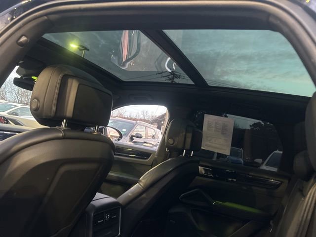 Used 2020 Porsche Cayenne image 17