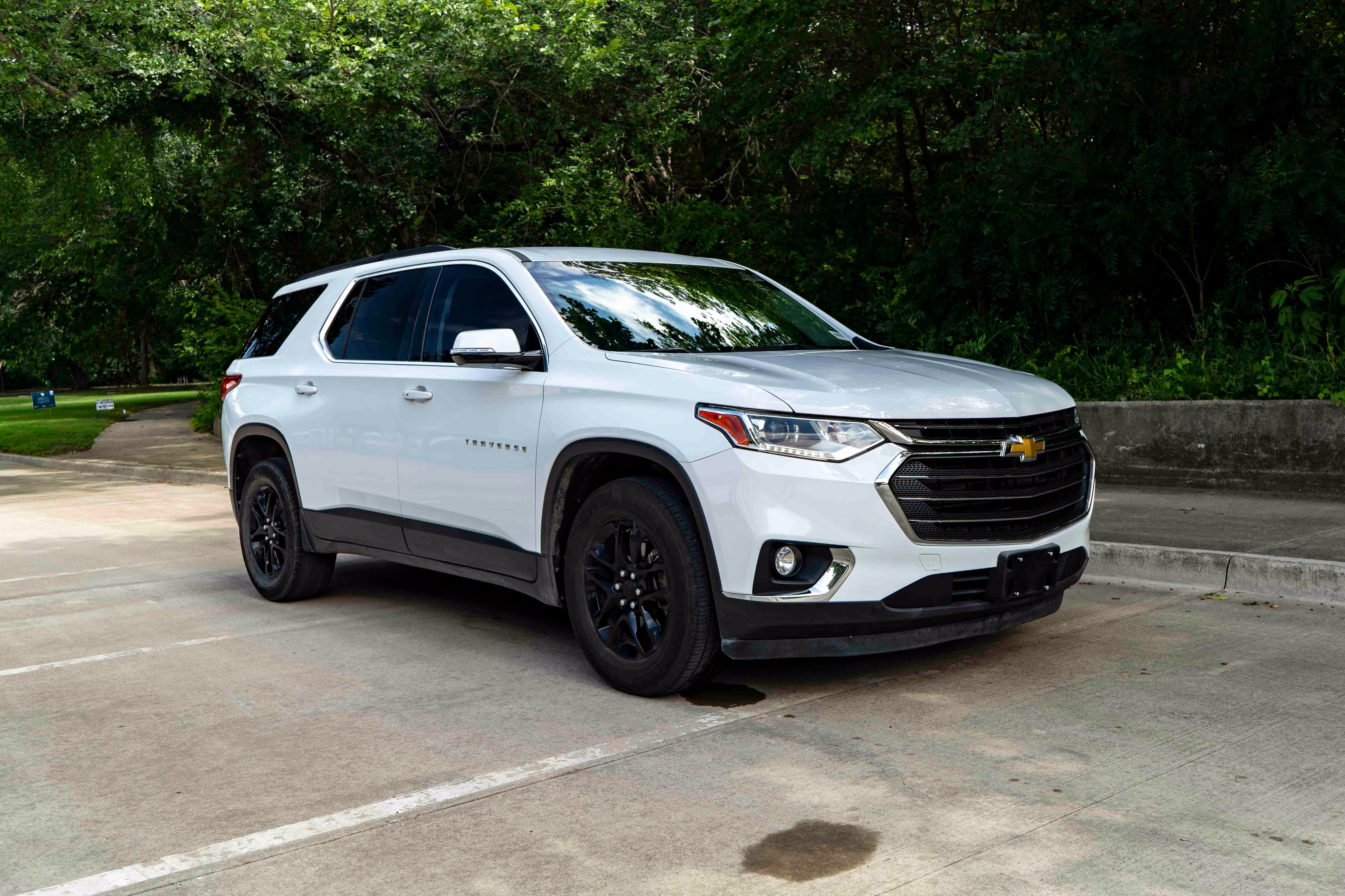 Used 2019 Chevrolet Traverse LT FWD image 2