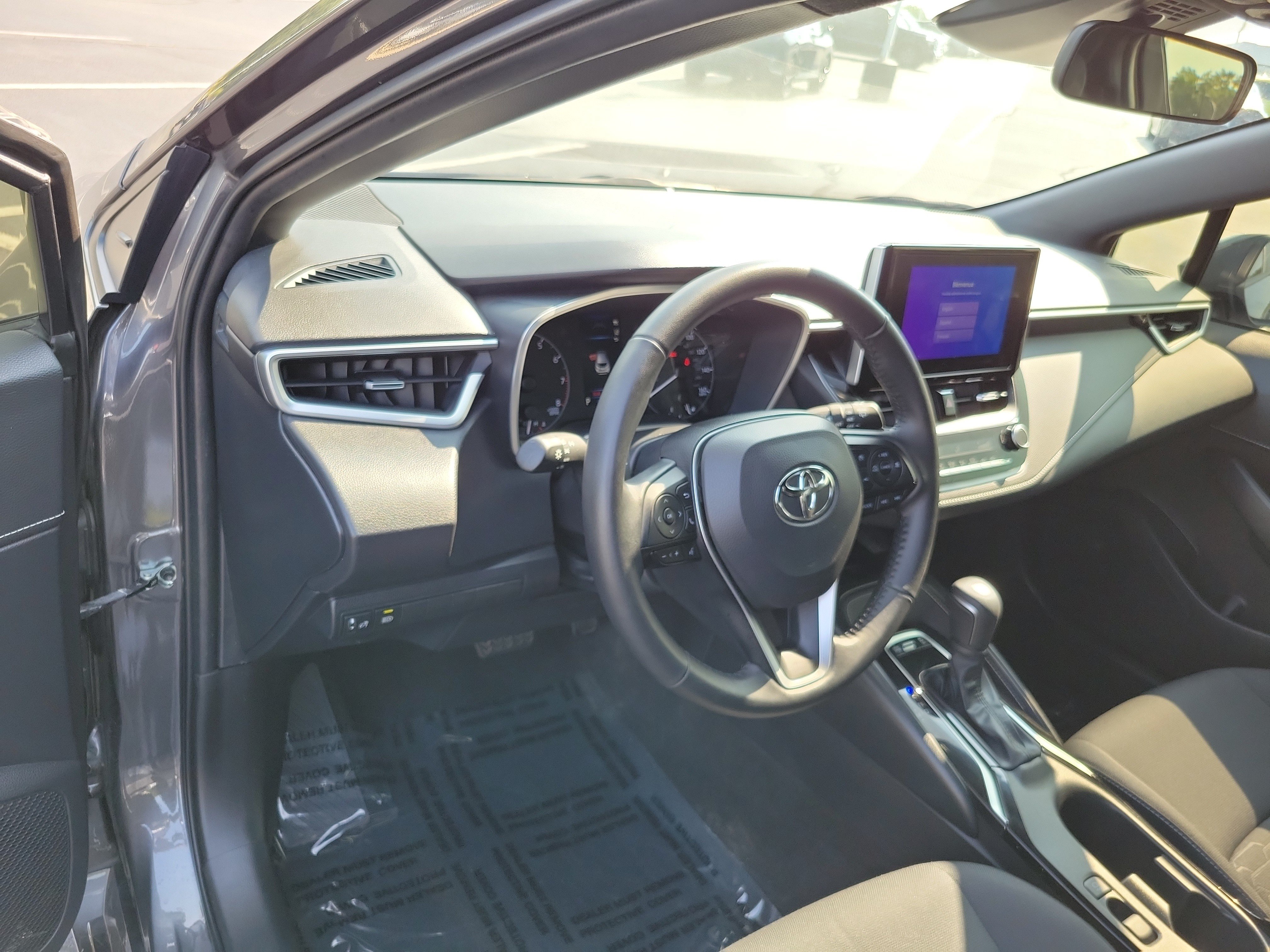 Certified 2025 Toyota Corolla SE w/ SE Package FWD image 17