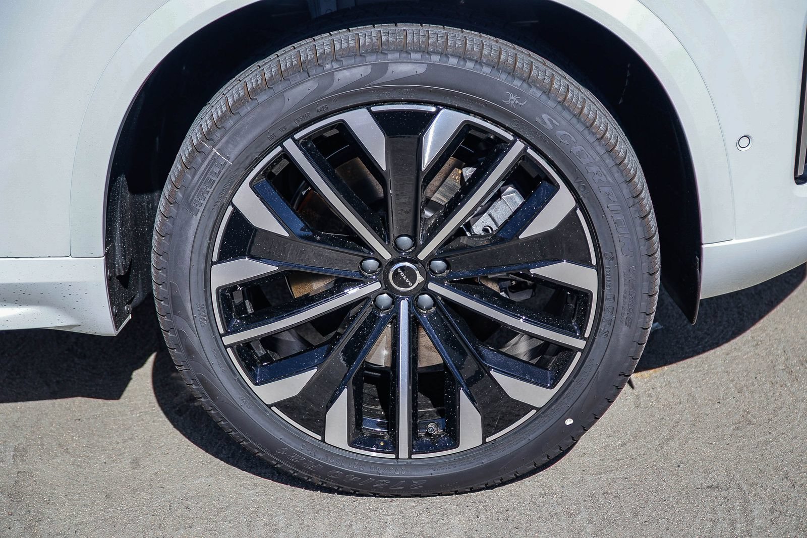 New 2026 Volvo XC90 T8 Ultra w/ Protection Package Premier AWD/4WD image 9