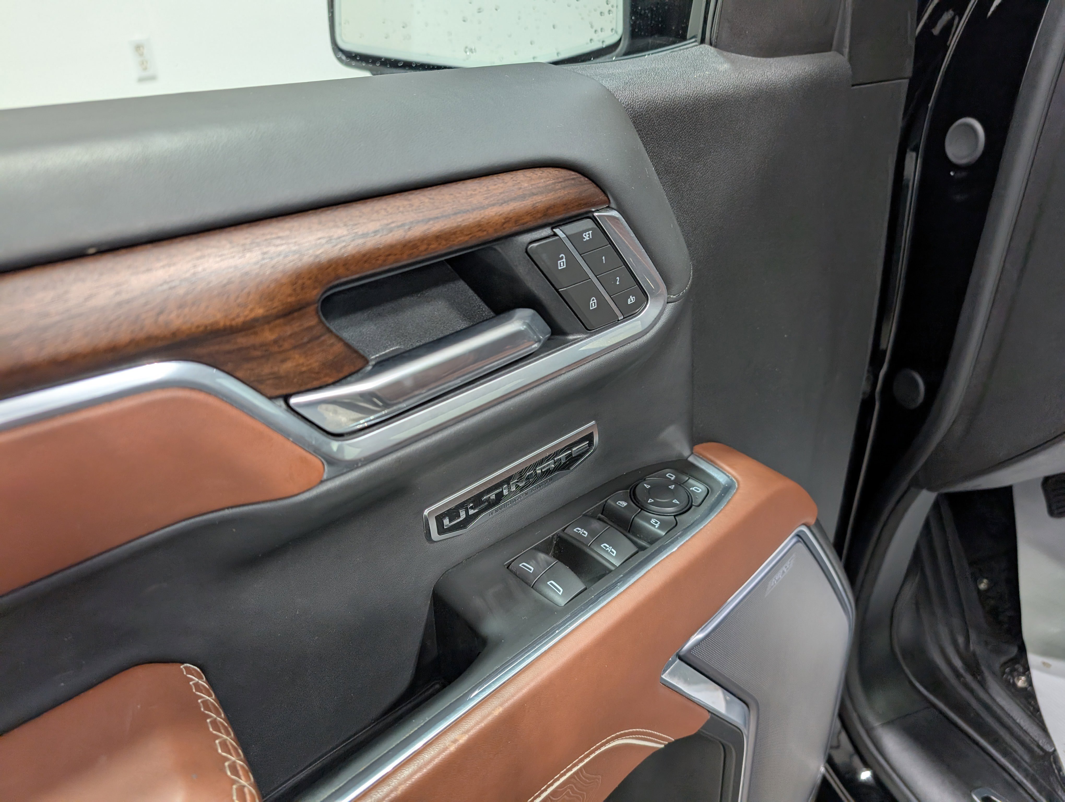 Used 2025 GMC Sierra 1500 Denali Ultimate image 17