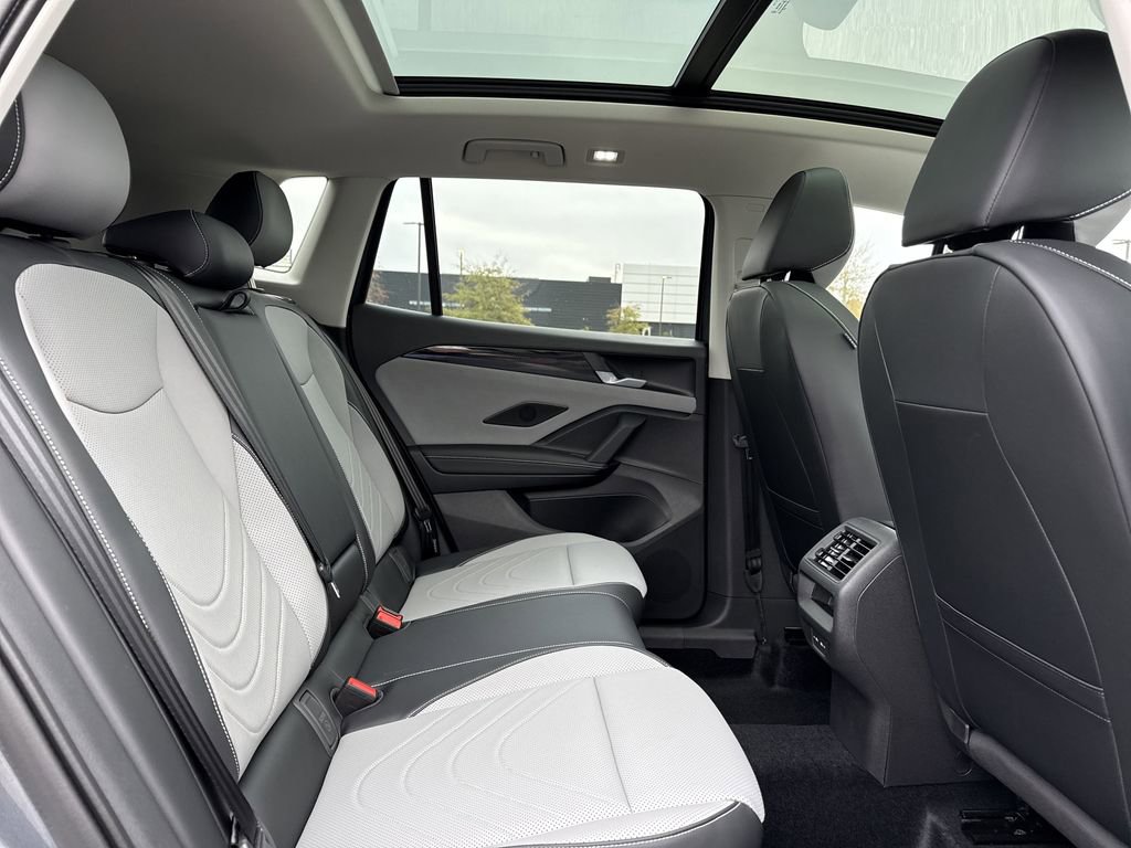 New 2026 Volkswagen Tiguan SE image 18