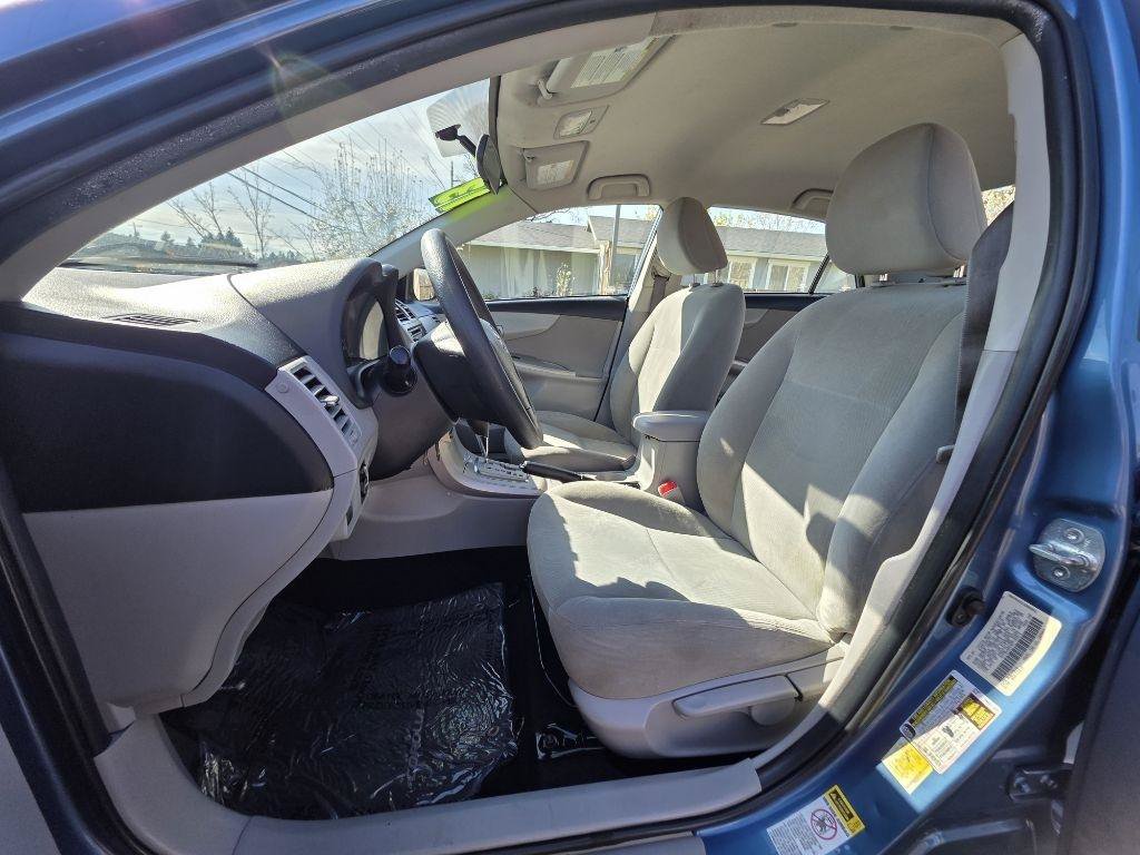Used 2013 Toyota Corolla LE FWD image 13