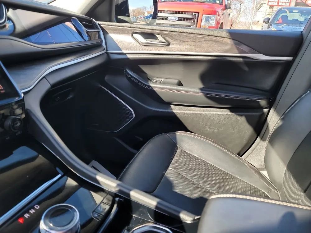 Used 2022 Jeep Grand Cherokee Limited 4xe w/ Luxury Tech Group II image 17