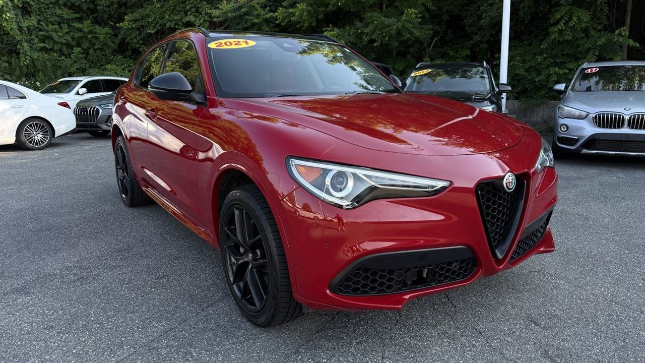 Used 2021 Alfa Romeo Stelvio Ti w/ Nero Edizione AWD/4WD image 21