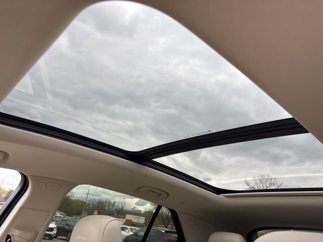 Used 2023 Buick Envision Avenir AWD/4WD image 23