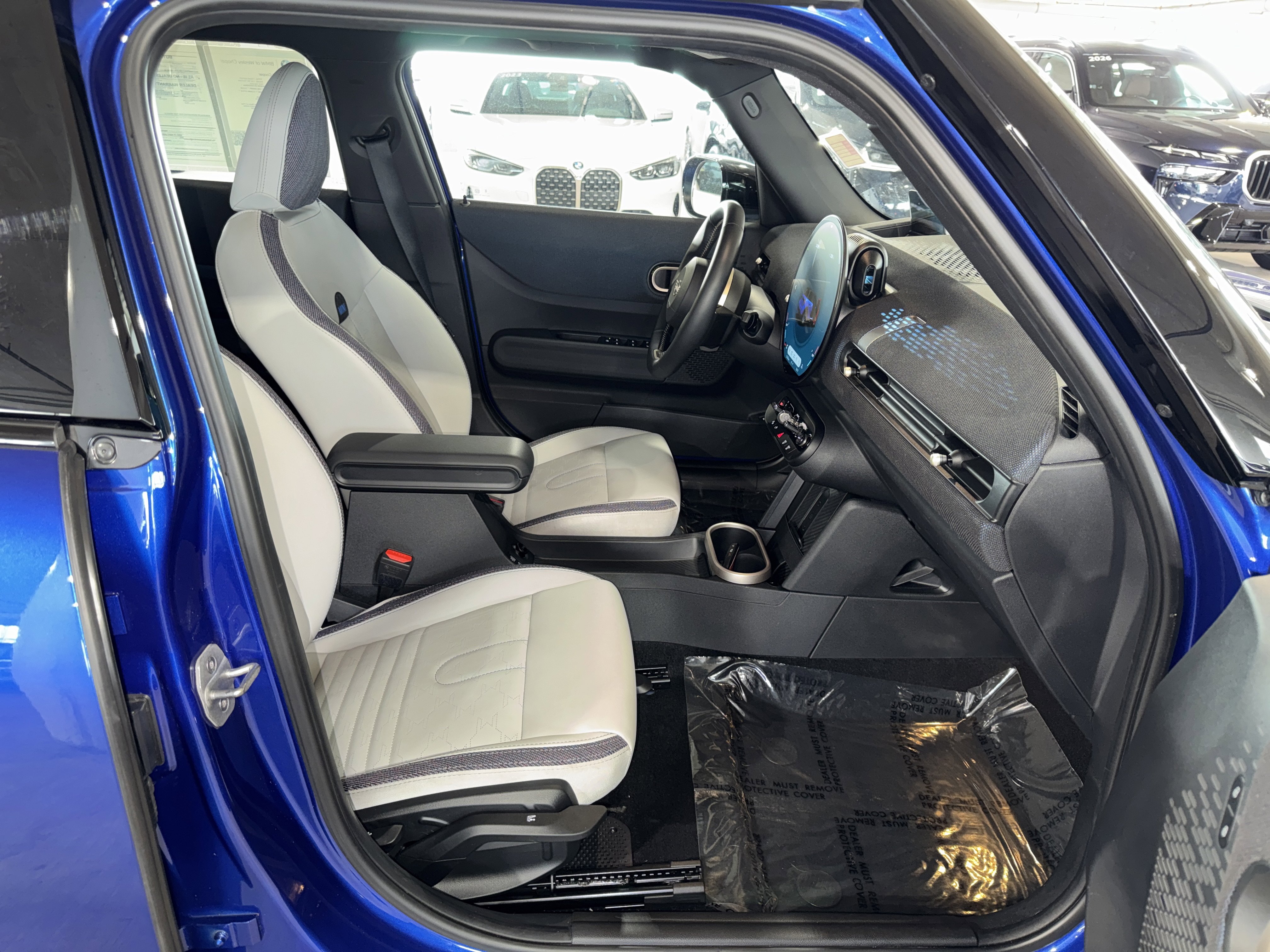 Used 2025 MINI Cooper 4-Door Hardtop FWD image 10