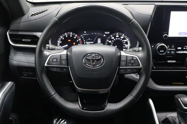 Used 2023 Toyota Highlander XSE image 26