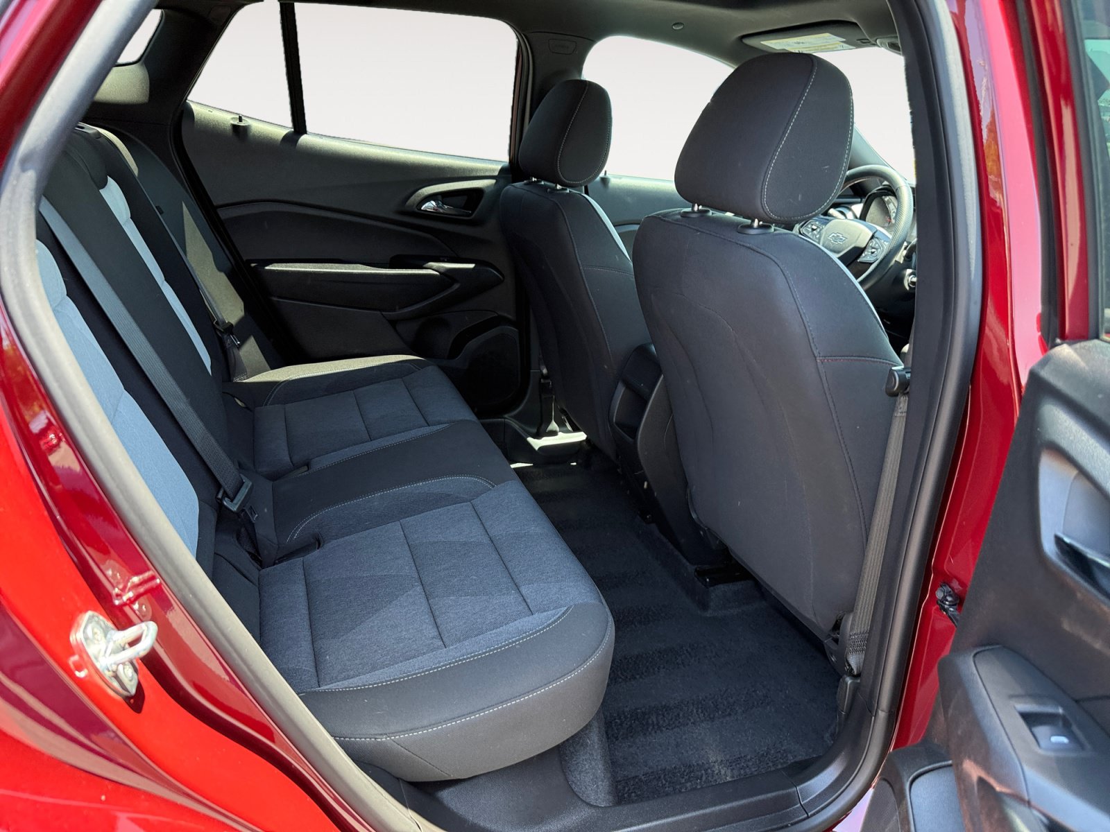 Used 2024 Chevrolet Trax RS w/ Sunroof Package FWD image 18
