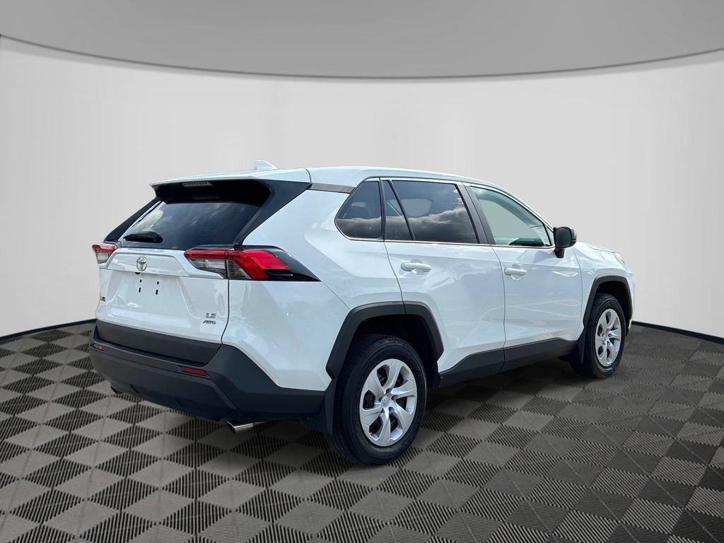 Used 2024 Toyota RAV4 LE AWD/4WD image 7