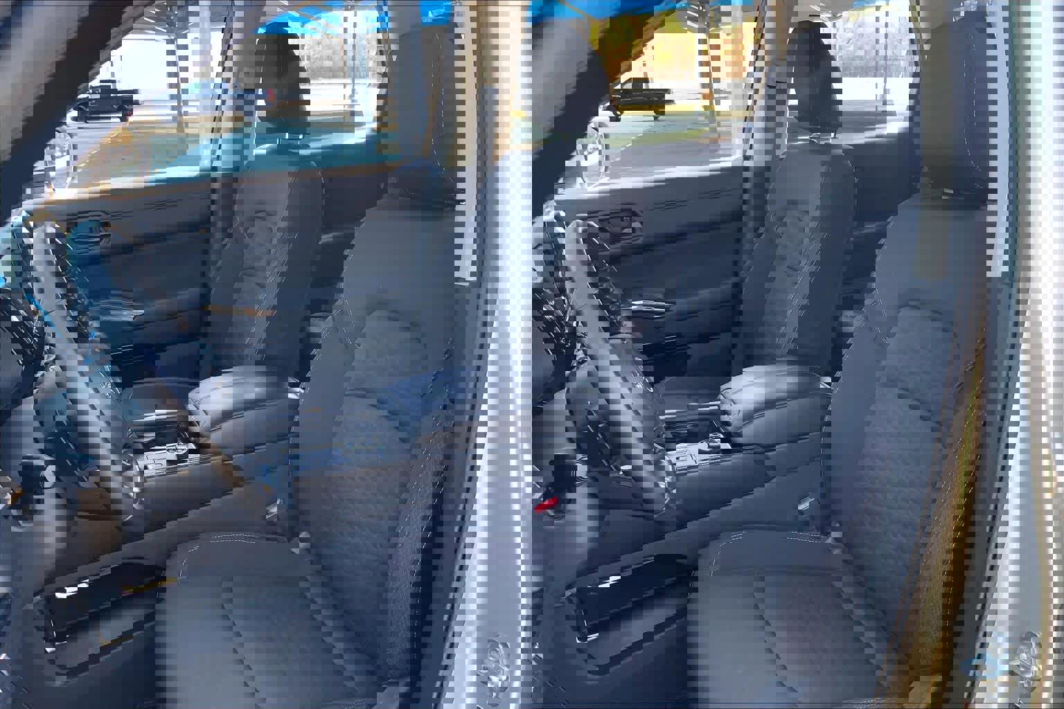 Used 2025 Nissan Pathfinder SV image 8