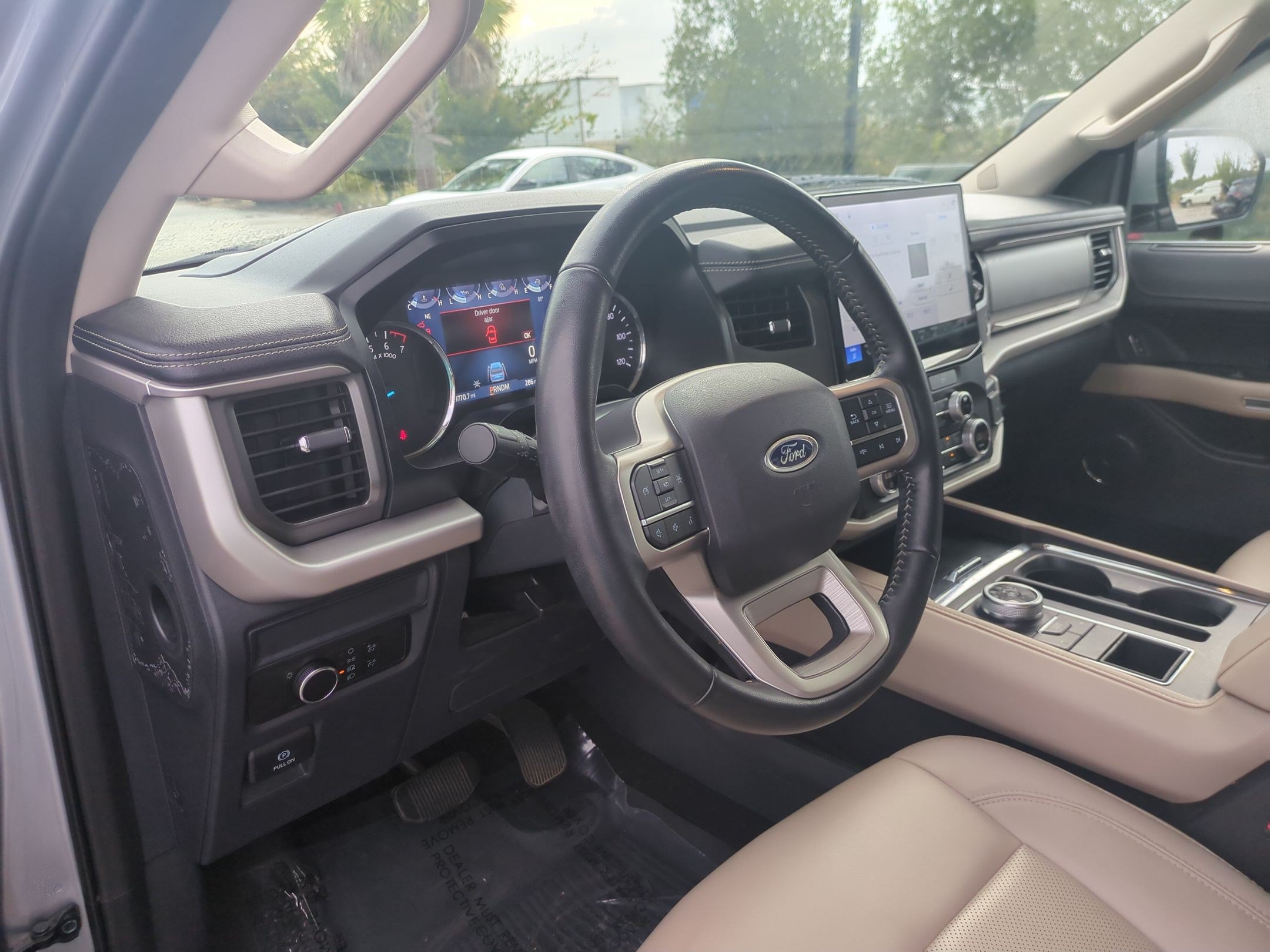 Used 2023 Ford Expedition XLT RWD image 16