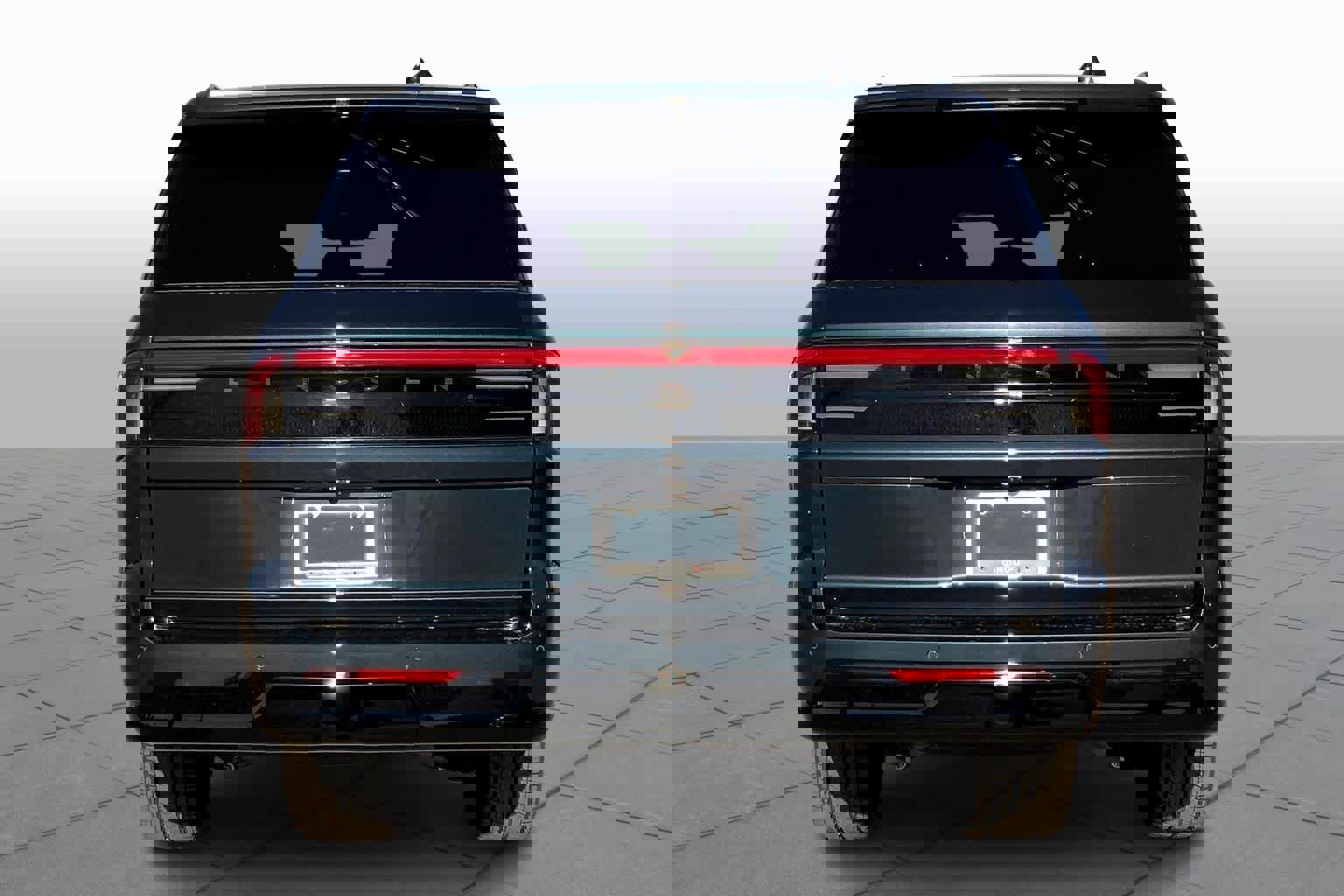New 2025 Lincoln Navigator L Reserve w/ Jet Appearance Package image 4