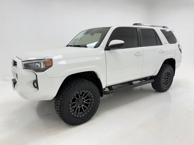 Used 2023 Toyota 4Runner SR5 AWD/4WD image 5