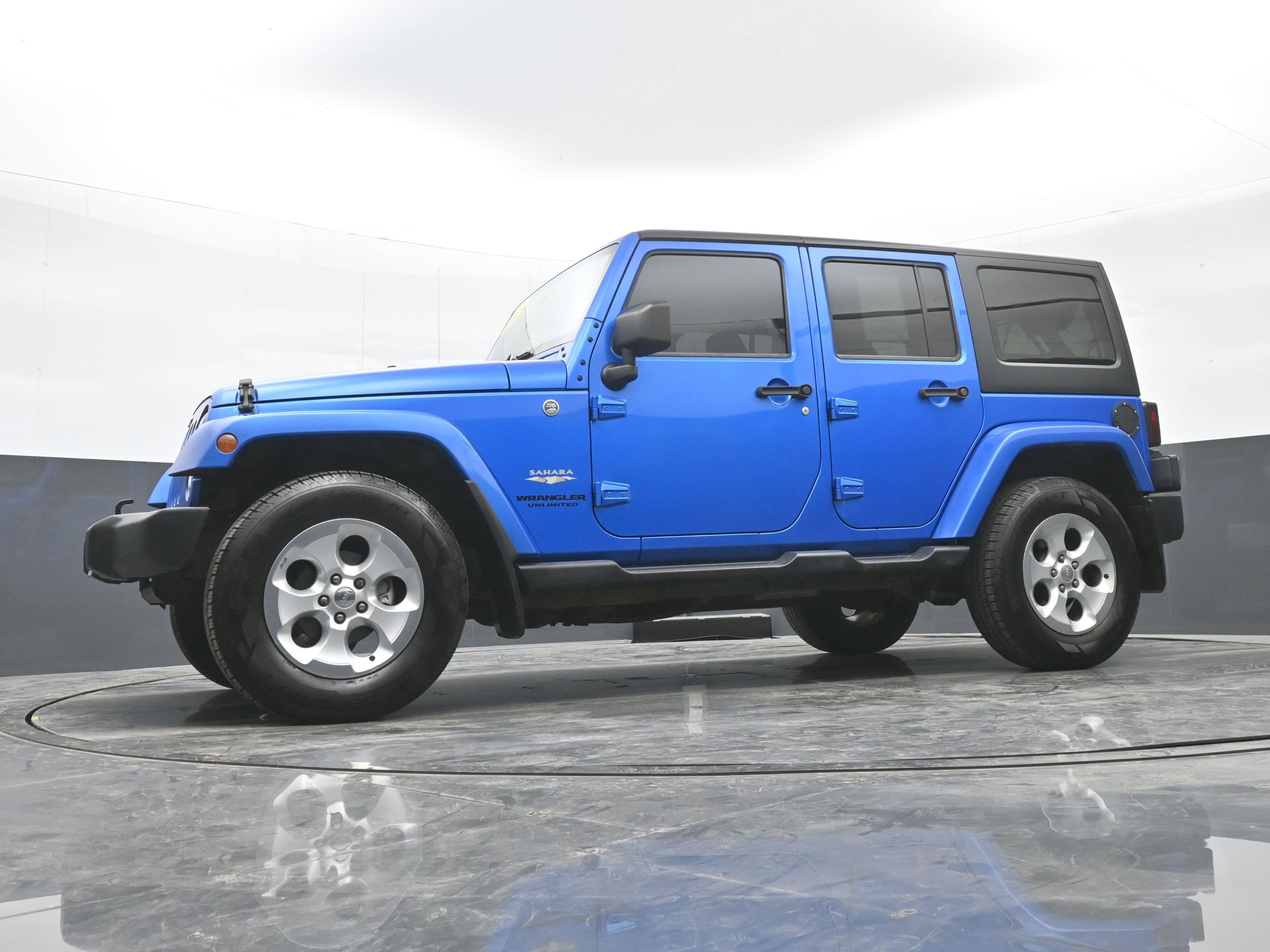 Used 2015 Jeep Wrangler Unlimited Sahara image 35