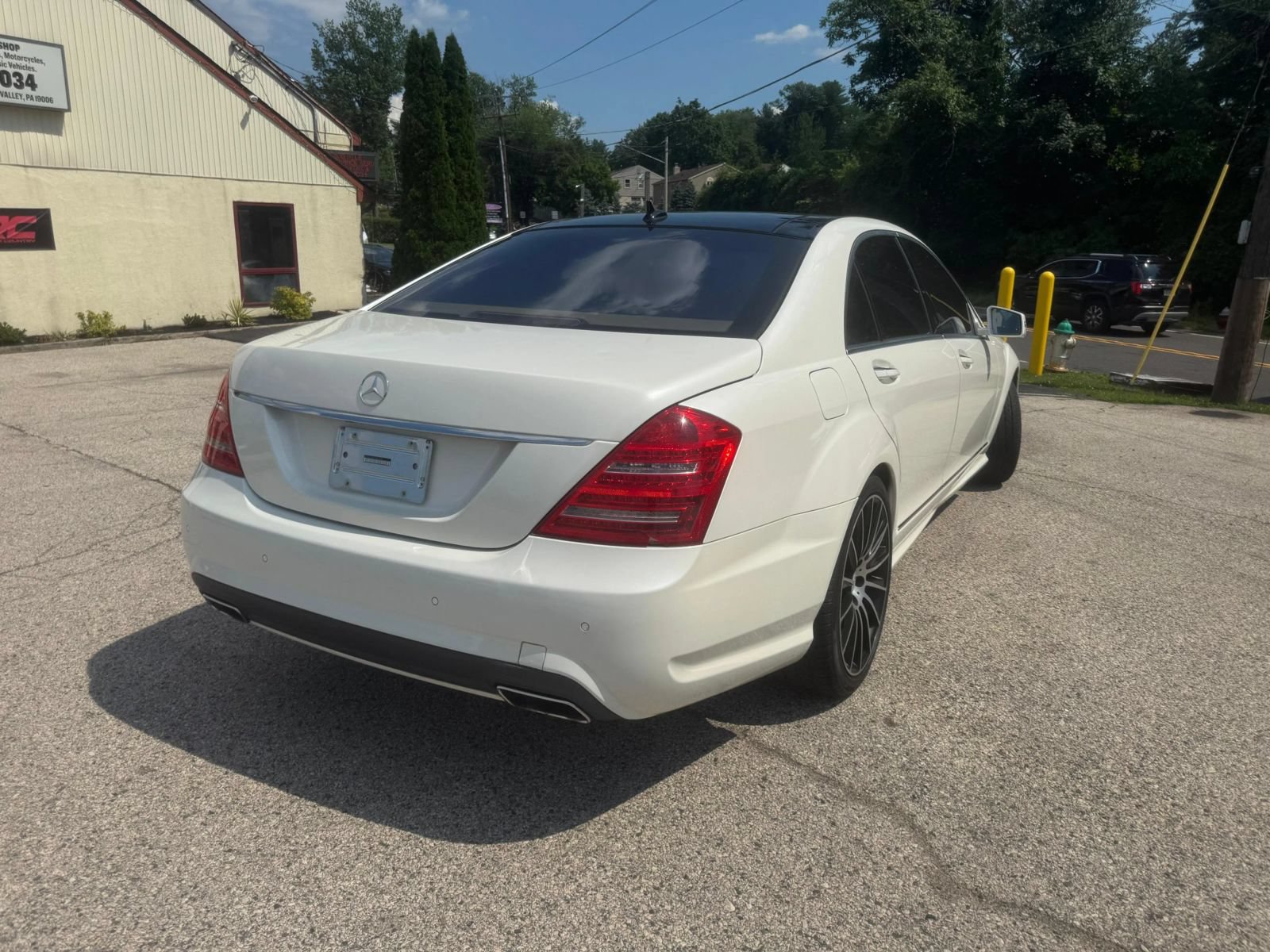 Used 2010 Mercedes-Benz S 550 w/ Sport Pkg image 6