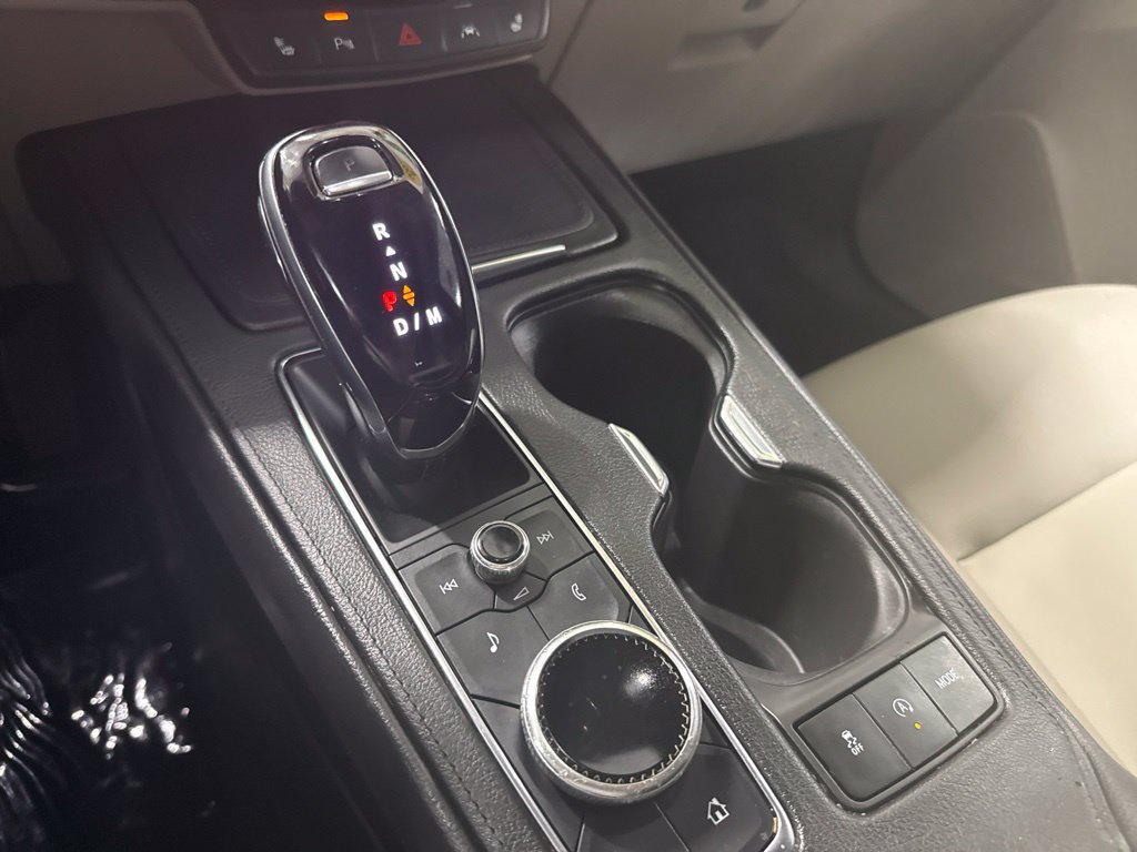 Used 2023 Cadillac XT4 Luxury w/ Cold Weather Package AWD/4WD image 19