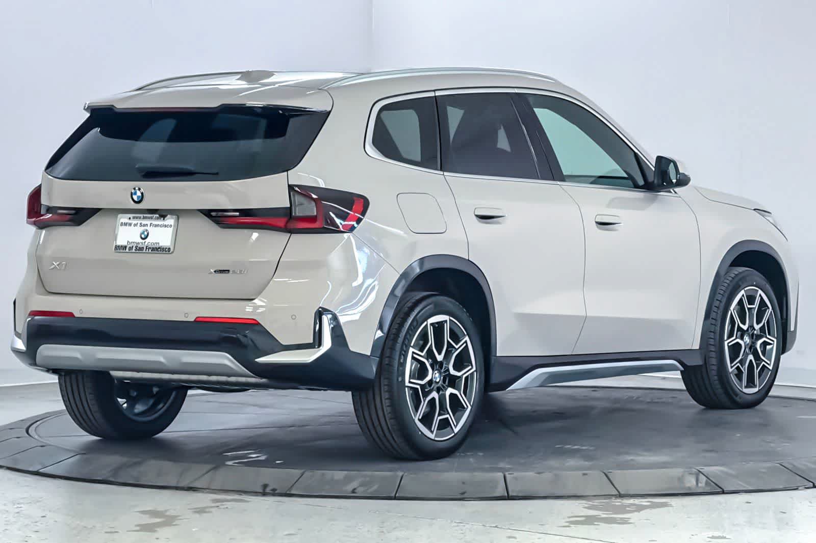 New 2026 BMW X1 xDrive28i w/ Technology Package AWD/4WD image 2