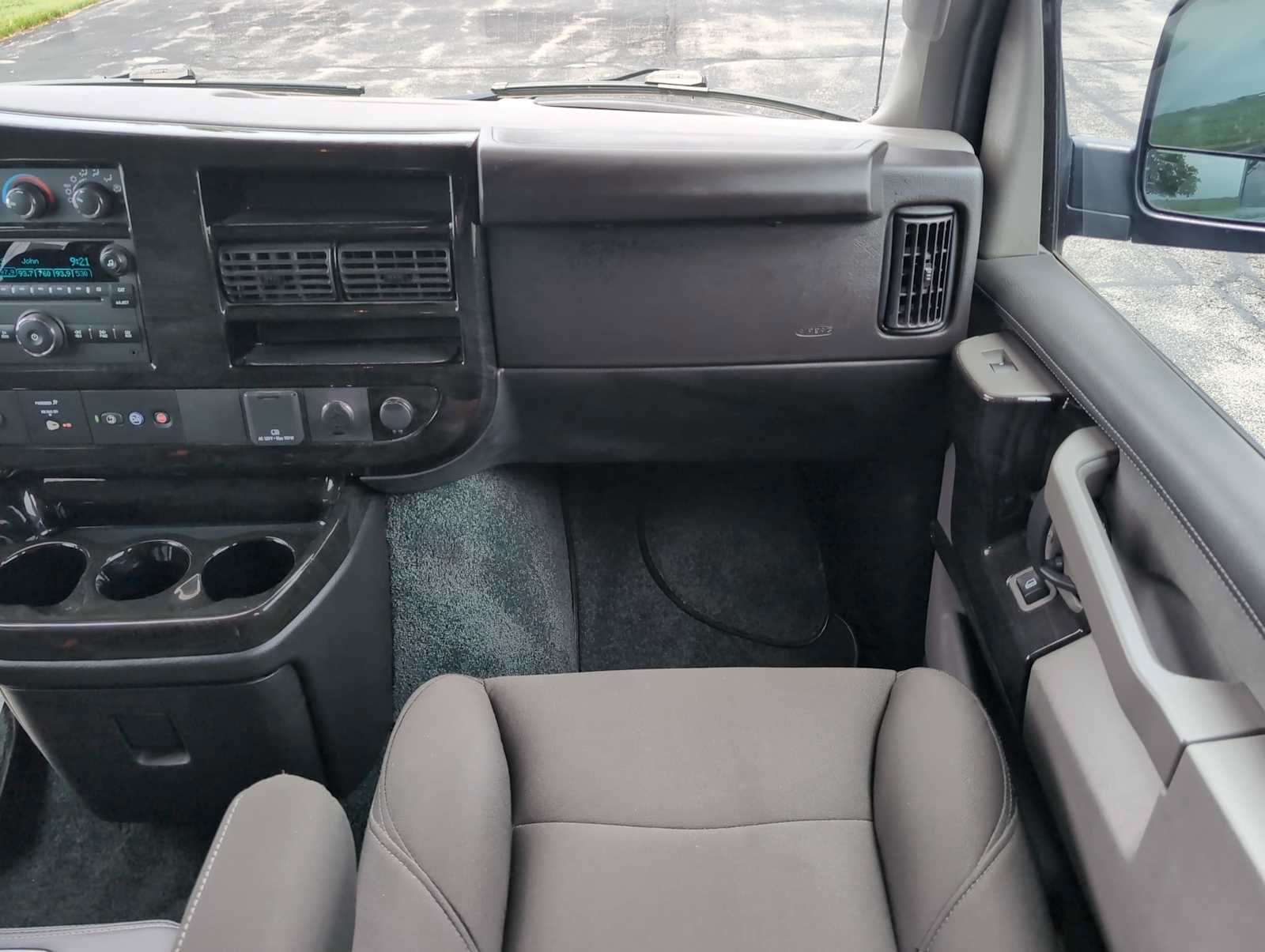 Used 2023 GMC Savana 2500 RWD image 26