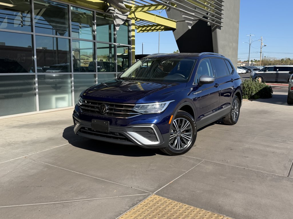 Used 2024 Volkswagen Tiguan Wolfsburg Edition FWD image 2
