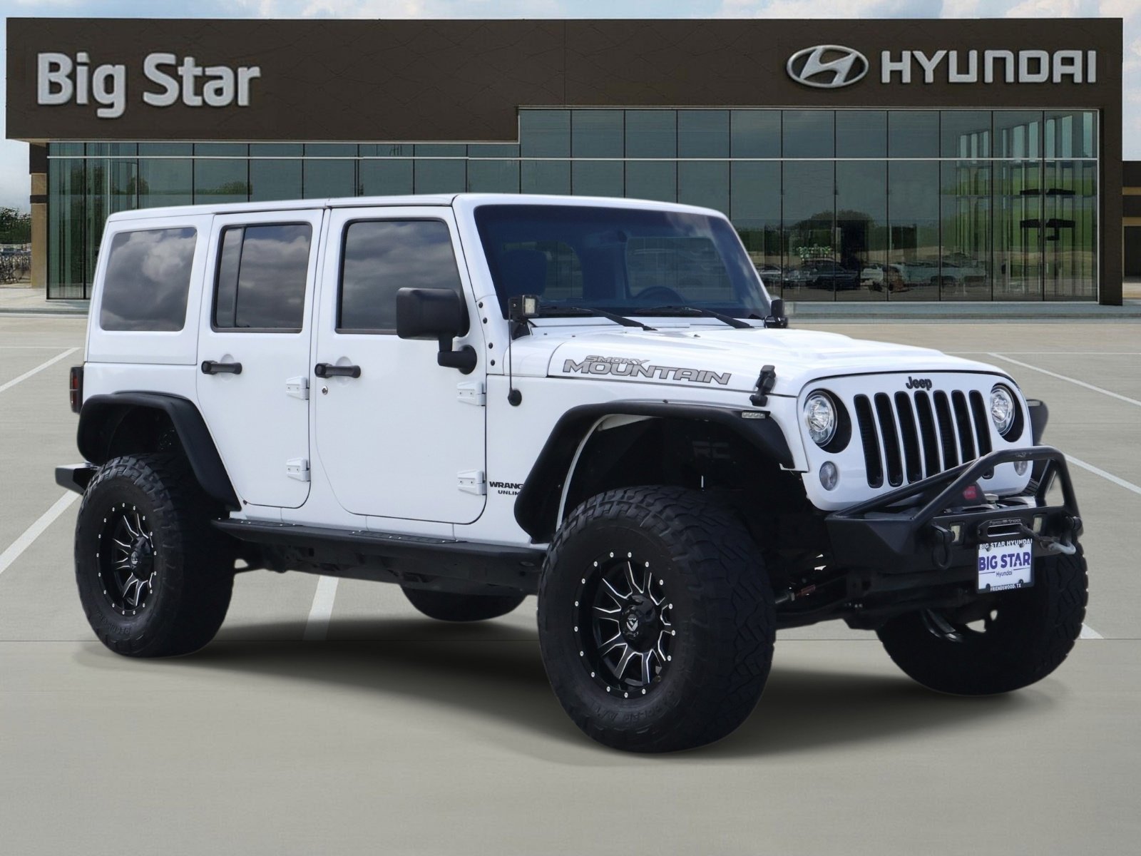 Used 2017 Jeep Wrangler Unlimited Sahara AWD/4WD image 6