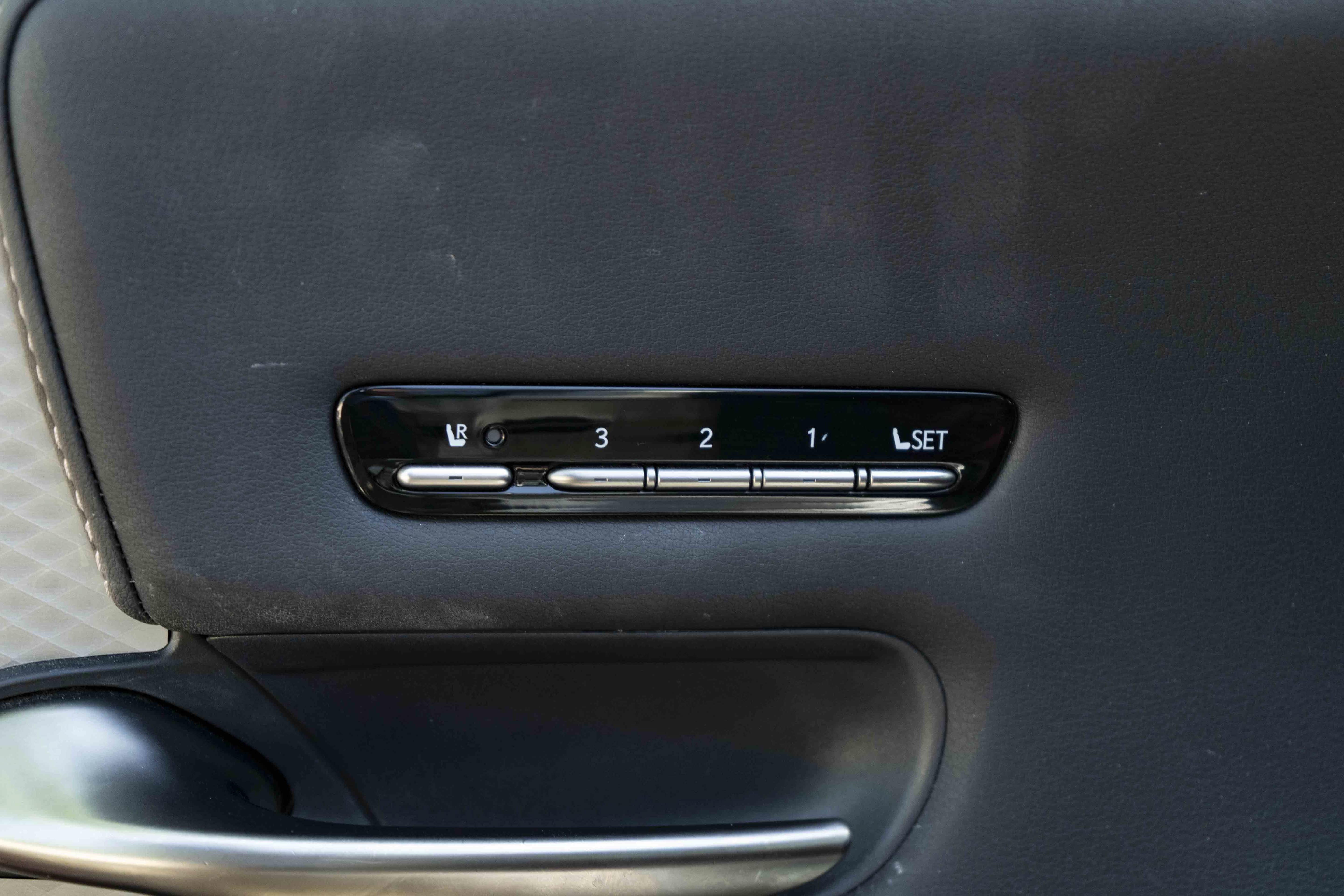 Used 2019 Lexus LS 500 F Sport w/ Accessory Package (Z2) AWD/4WD image 39
