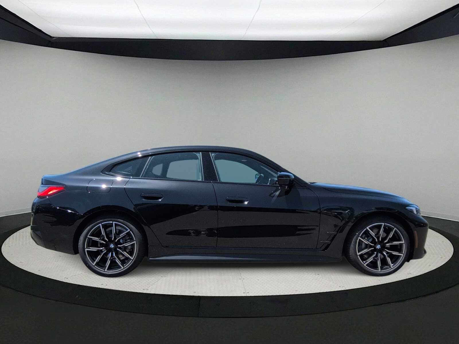 Used 2026 BMW i4 xDrive40i w/ M Sport Package AWD/4WD image 9