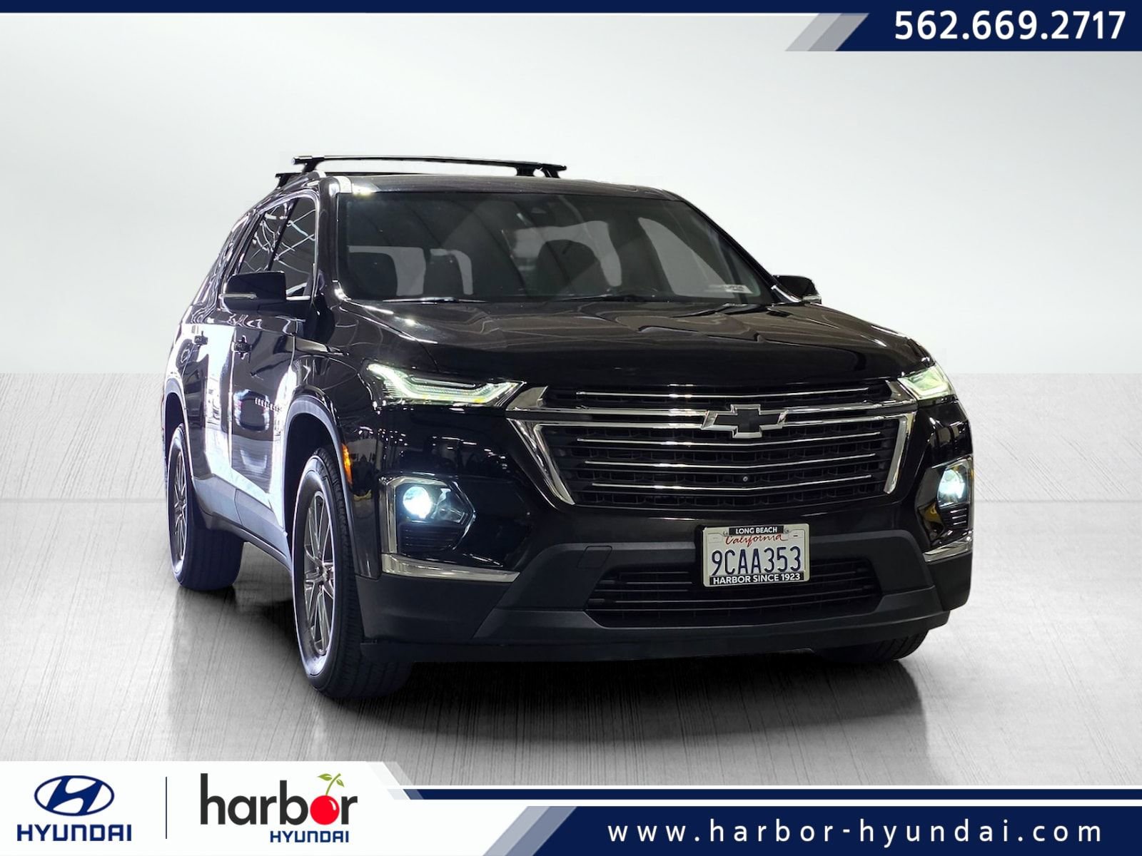 Used 2022 Chevrolet Traverse LT image 1