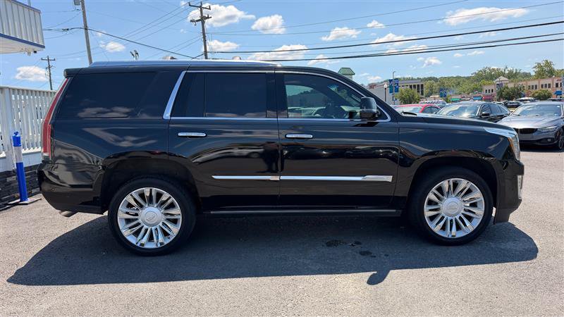 Used 2017 Cadillac Escalade Platinum AWD/4WD image 7