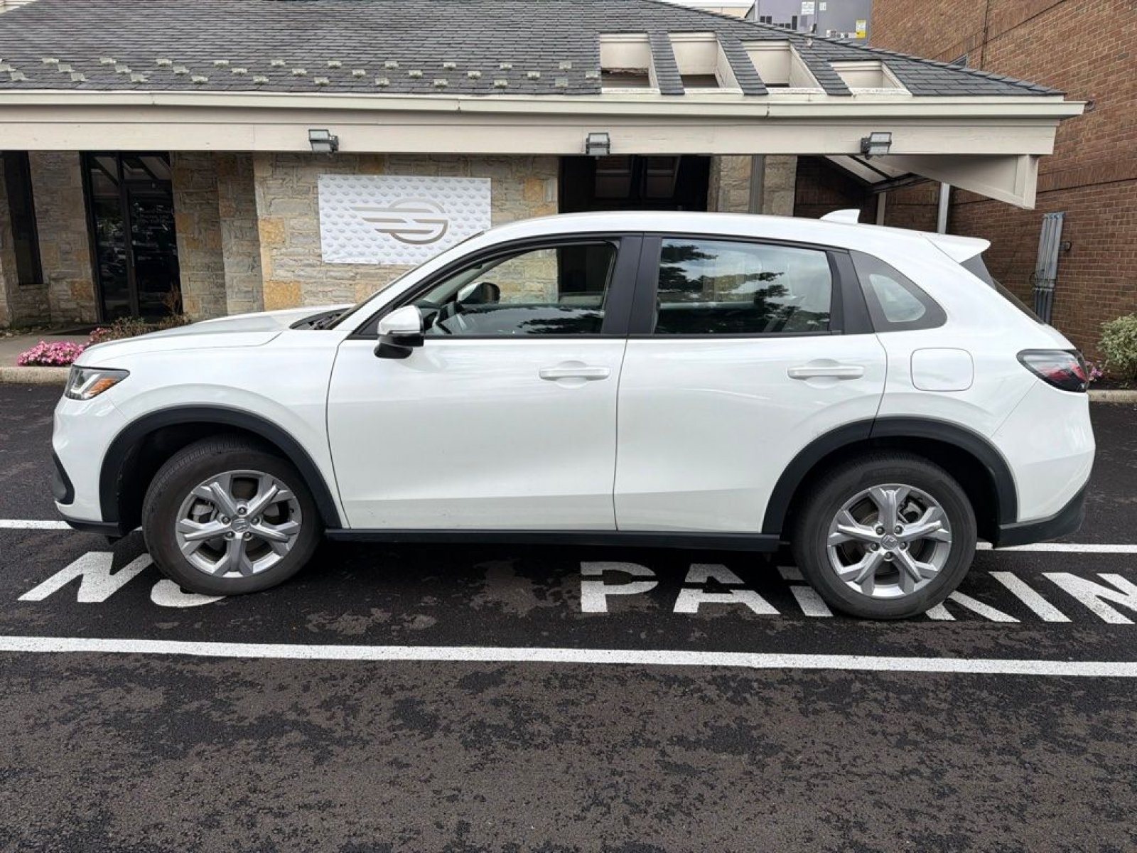 Used 2024 Honda HR-V LX image 11