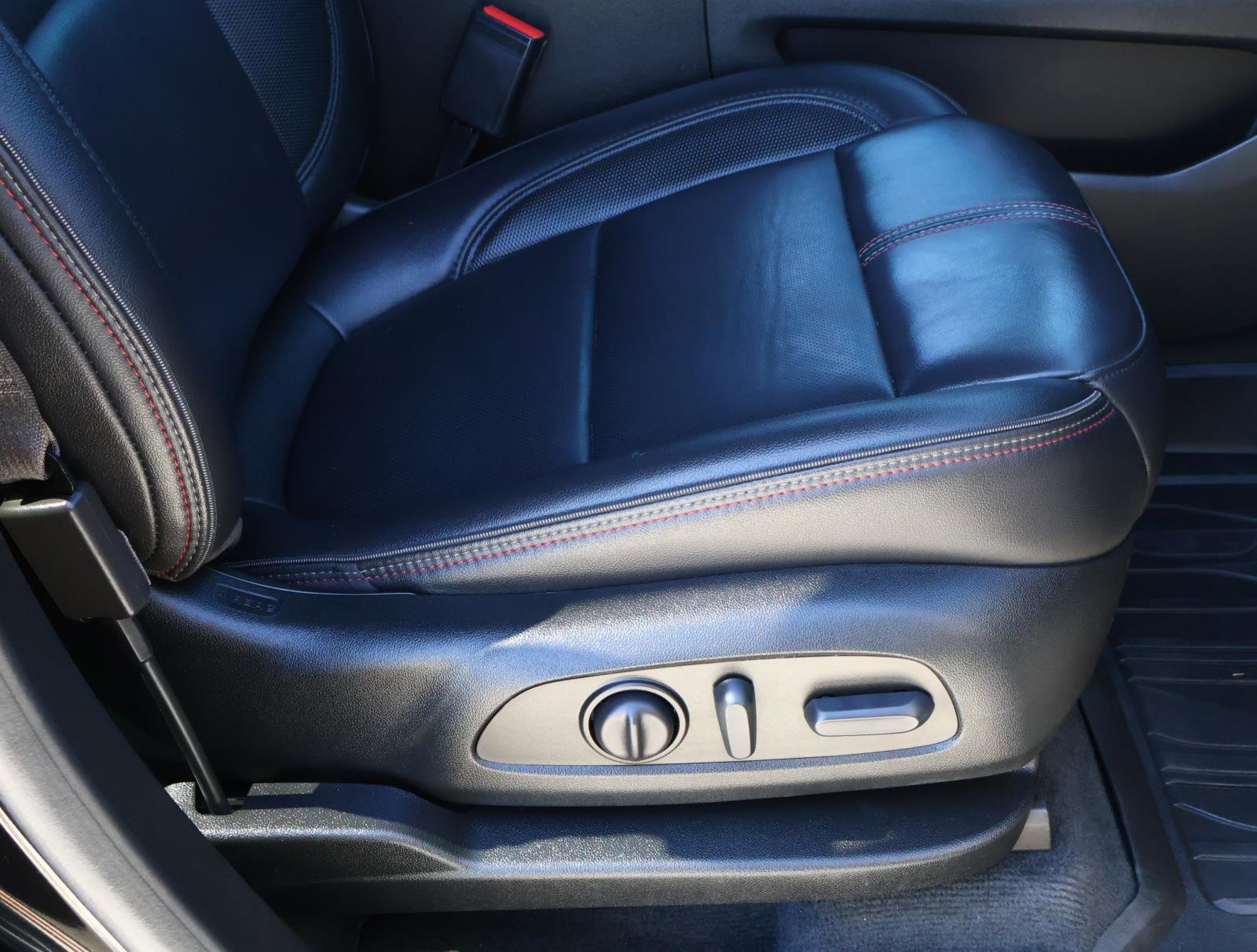 Used 2023 Chevrolet Traverse RS image 19