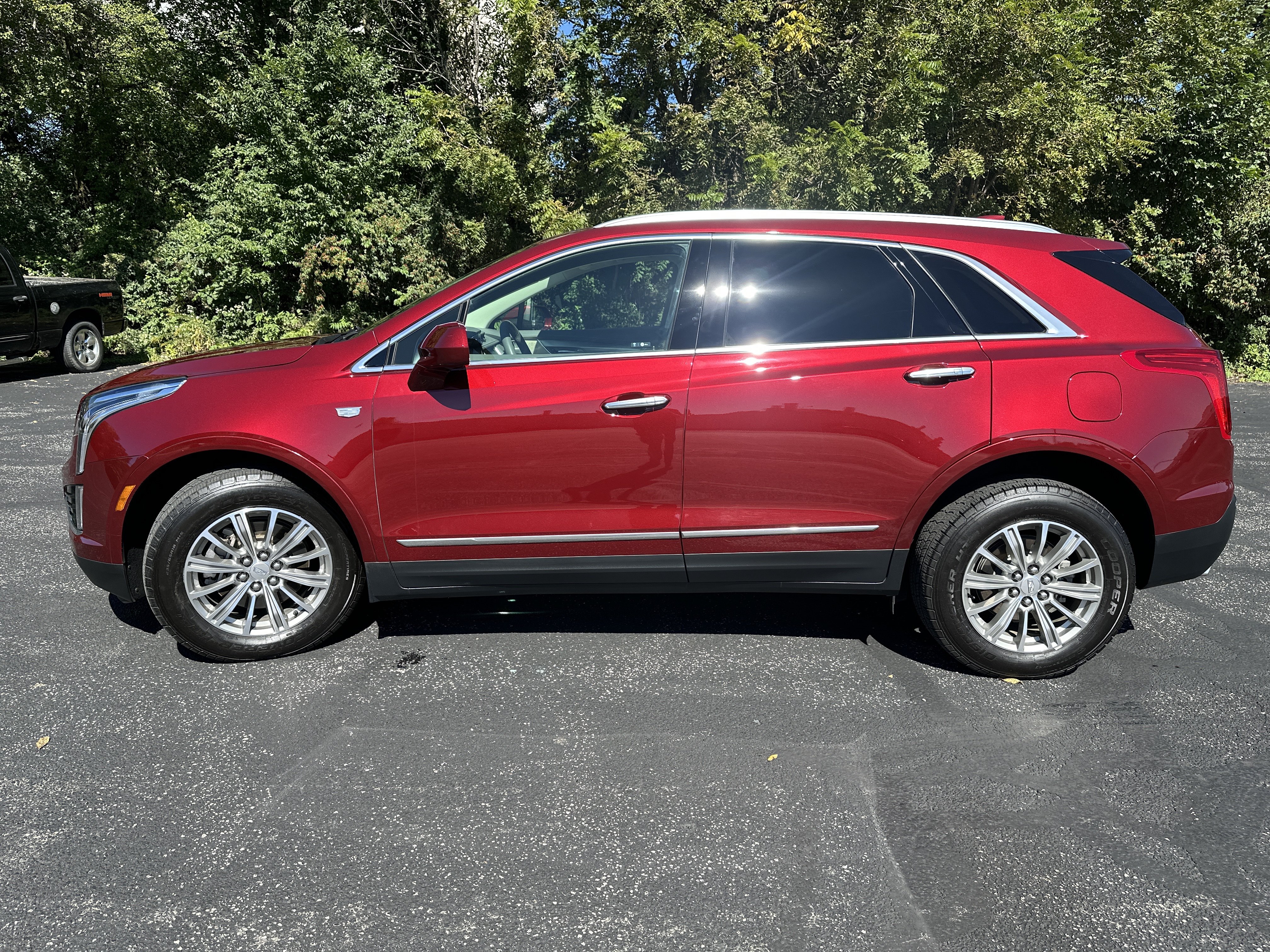 Used 2017 Cadillac XT5 Luxury w/ Driver Awareness Package AWD/4WD image 4