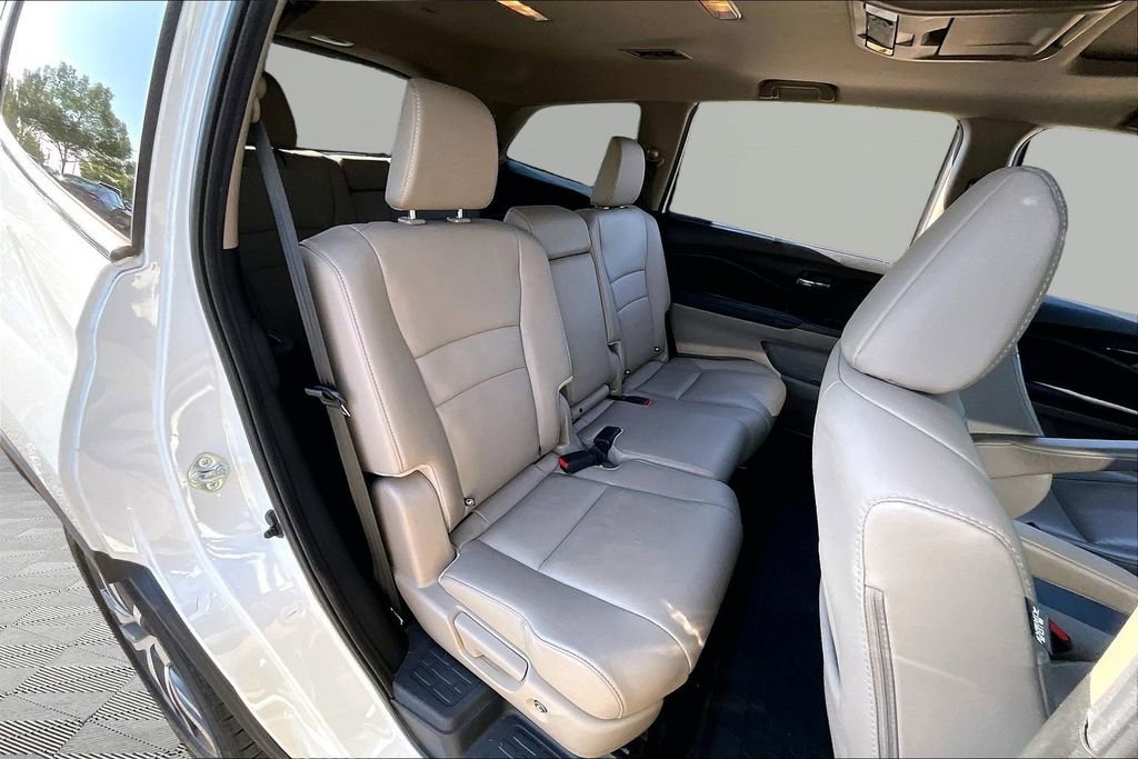 Certified 2017 Honda Pilot Touring image 17