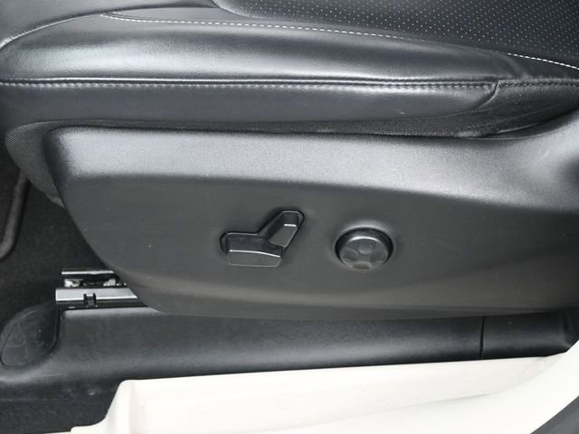 Used 2023 Chrysler Pacifica Touring-L image 11