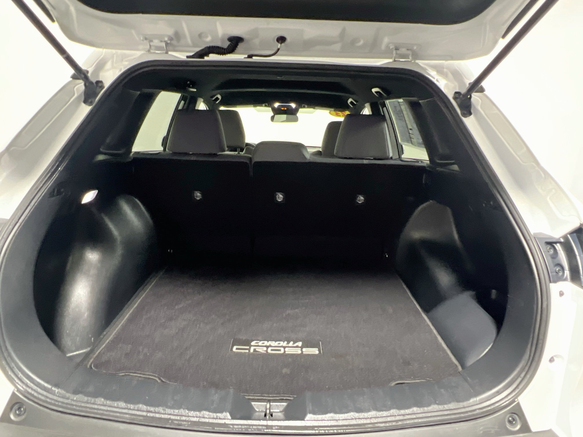 Used 2023 Toyota Corolla Cross AWD Hybrid image 33