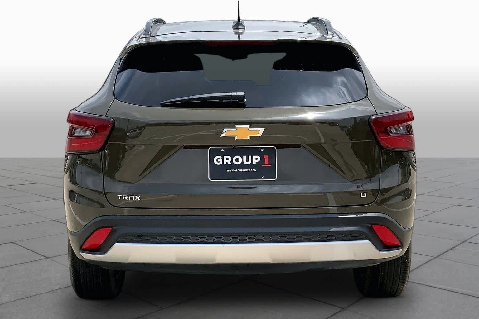 Used 2024 Chevrolet Trax LT w/ Sunroof Package FWD image 5