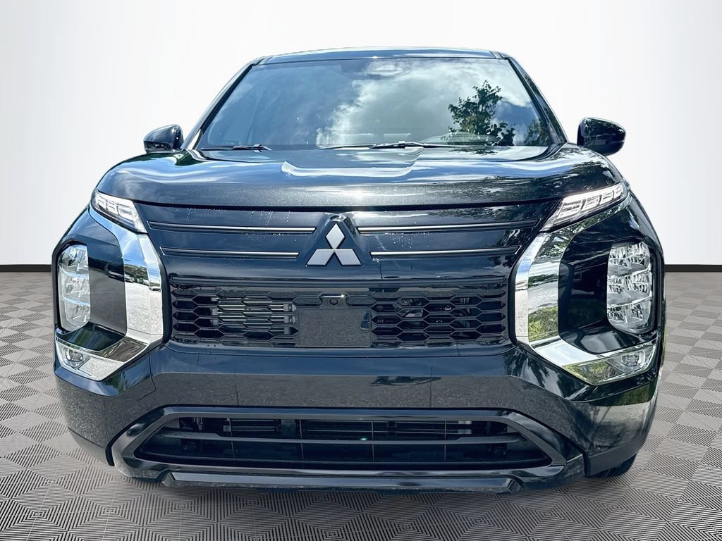 New 2026 Mitsubishi Outlander LE FWD image 2