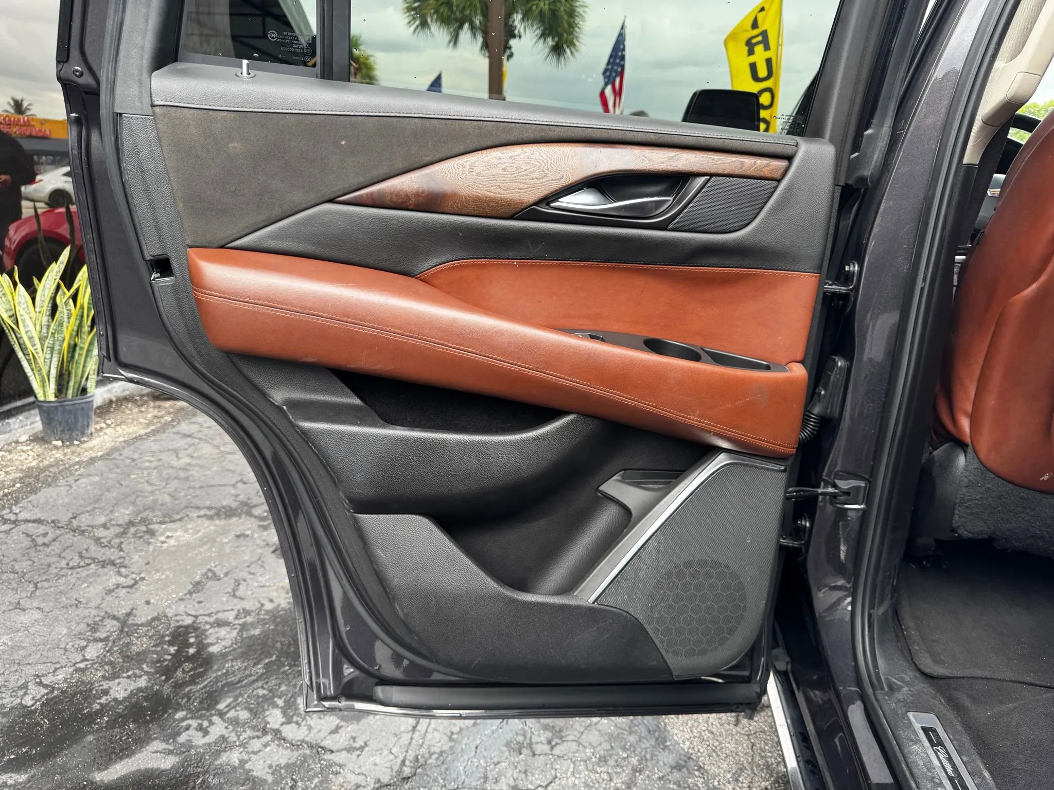 Used 2015 Cadillac Escalade Premium RWD image 21