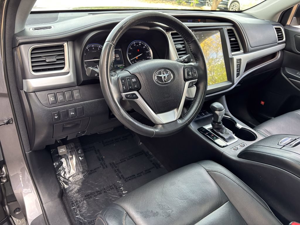 Used 2017 Toyota Highlander Limited AWD/4WD image 17