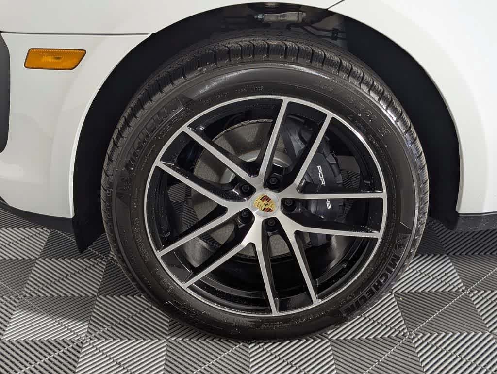 Used 2026 Porsche Macan Turbo AWD/4WD image 11