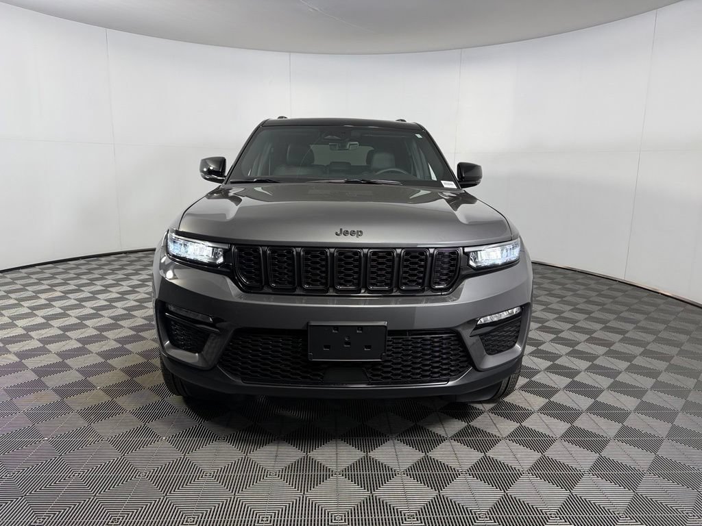 Certified 2025 Jeep Grand Cherokee Limited w/ Trailer Tow Package AWD/4WD image 10