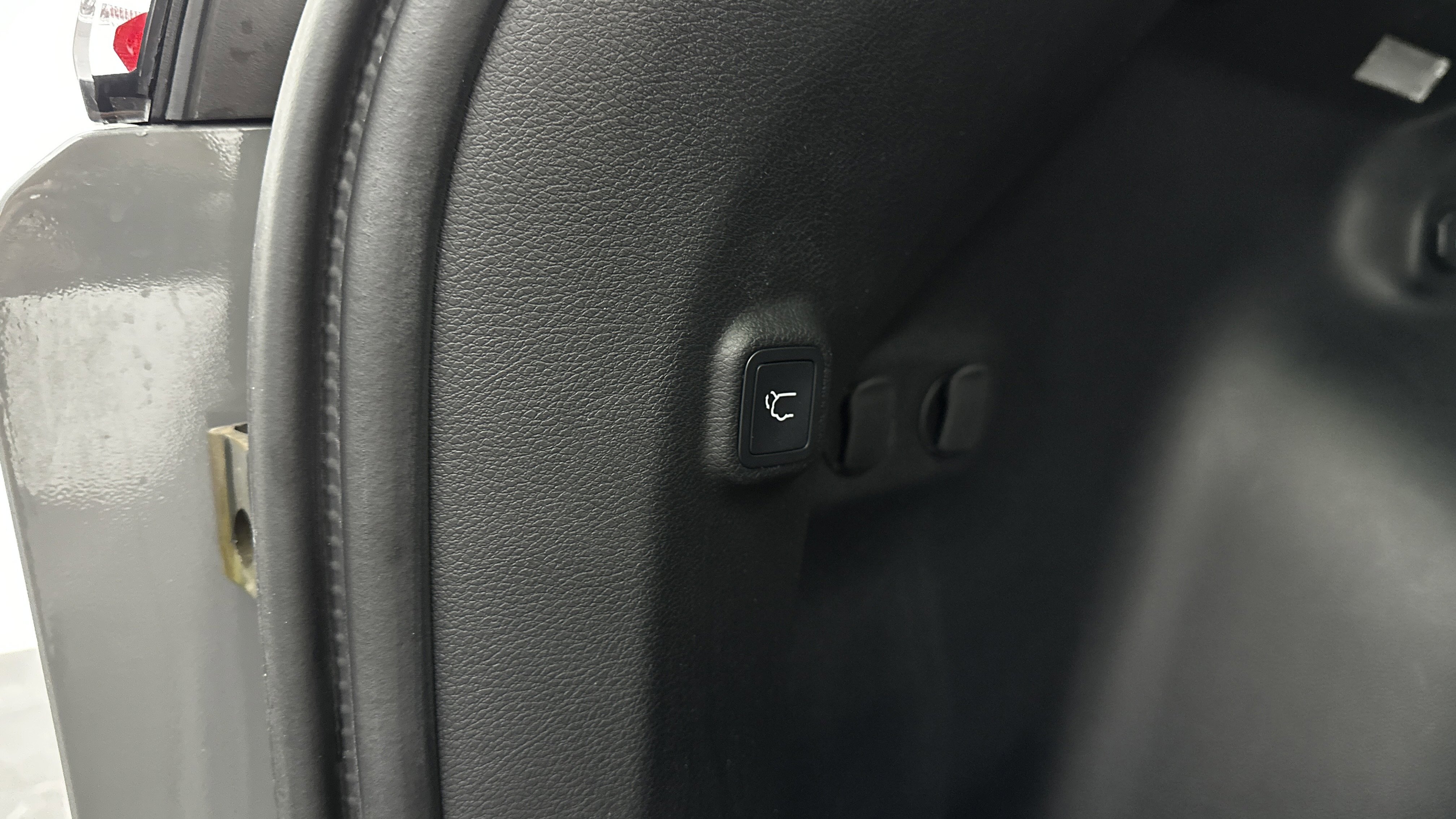 Used 2022 Jeep Cherokee Latitude Lux w/ Sun & Sound Group AWD/4WD image 34